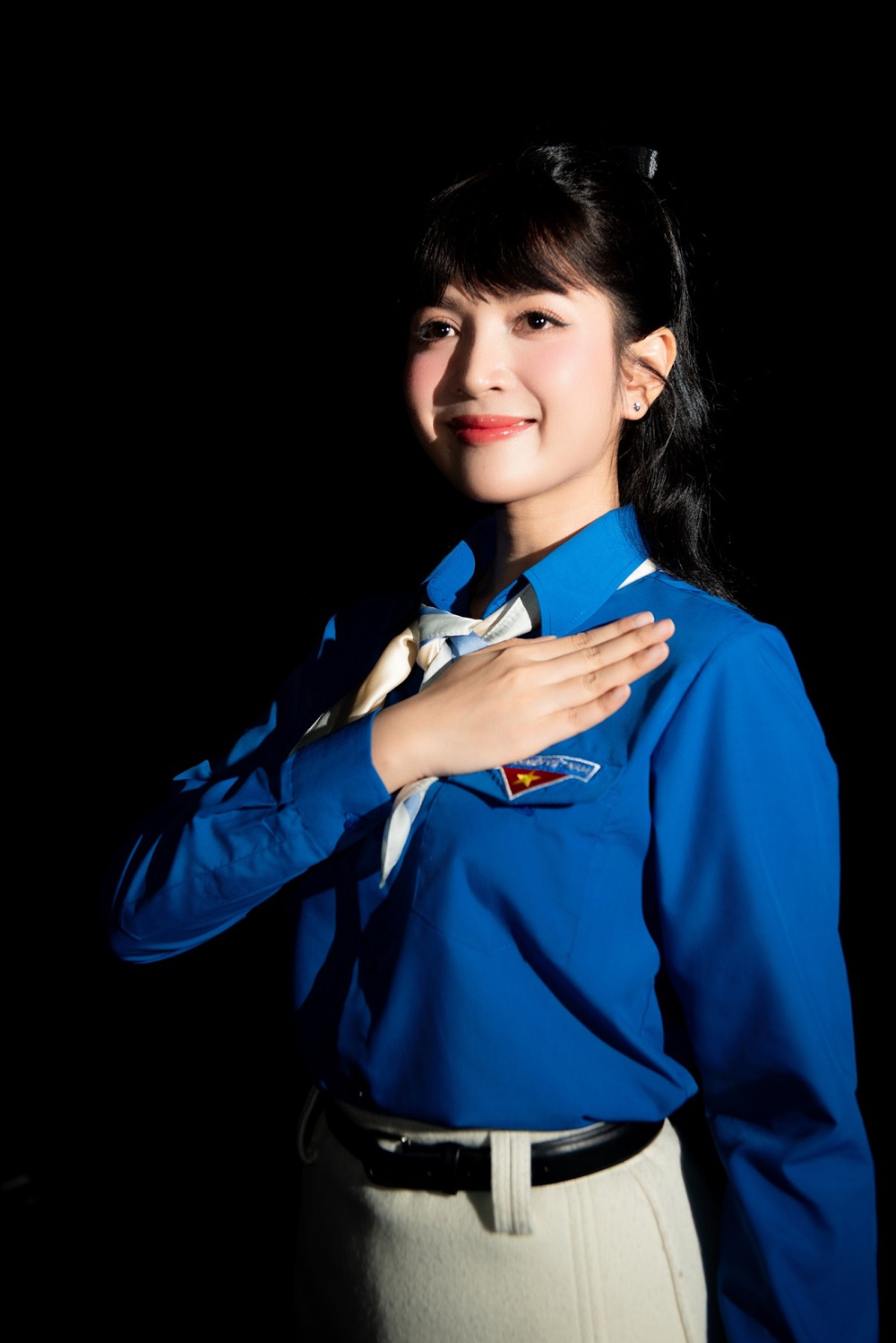 Nguyễn Duyên Quỳnh bắt tay Nguyễn Văn Chung, lan tỏa năng lượng tích cực trong “Thanh niên Việt" - Ảnh 1.