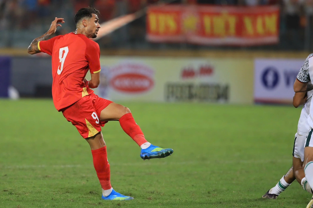 Bị 'thần may mắn' ngoảnh mặt, Hoàng Hên khẳng định 'tôi không tiếc, rồi bàn thắng sẽ đến' - Ảnh 1. Bị 'thần may mắn' ngoảnh mặt, Hoàng Hên khẳng định 'tôi không tiếc, rồi bàn thắng sẽ đến' - Ảnh 1.