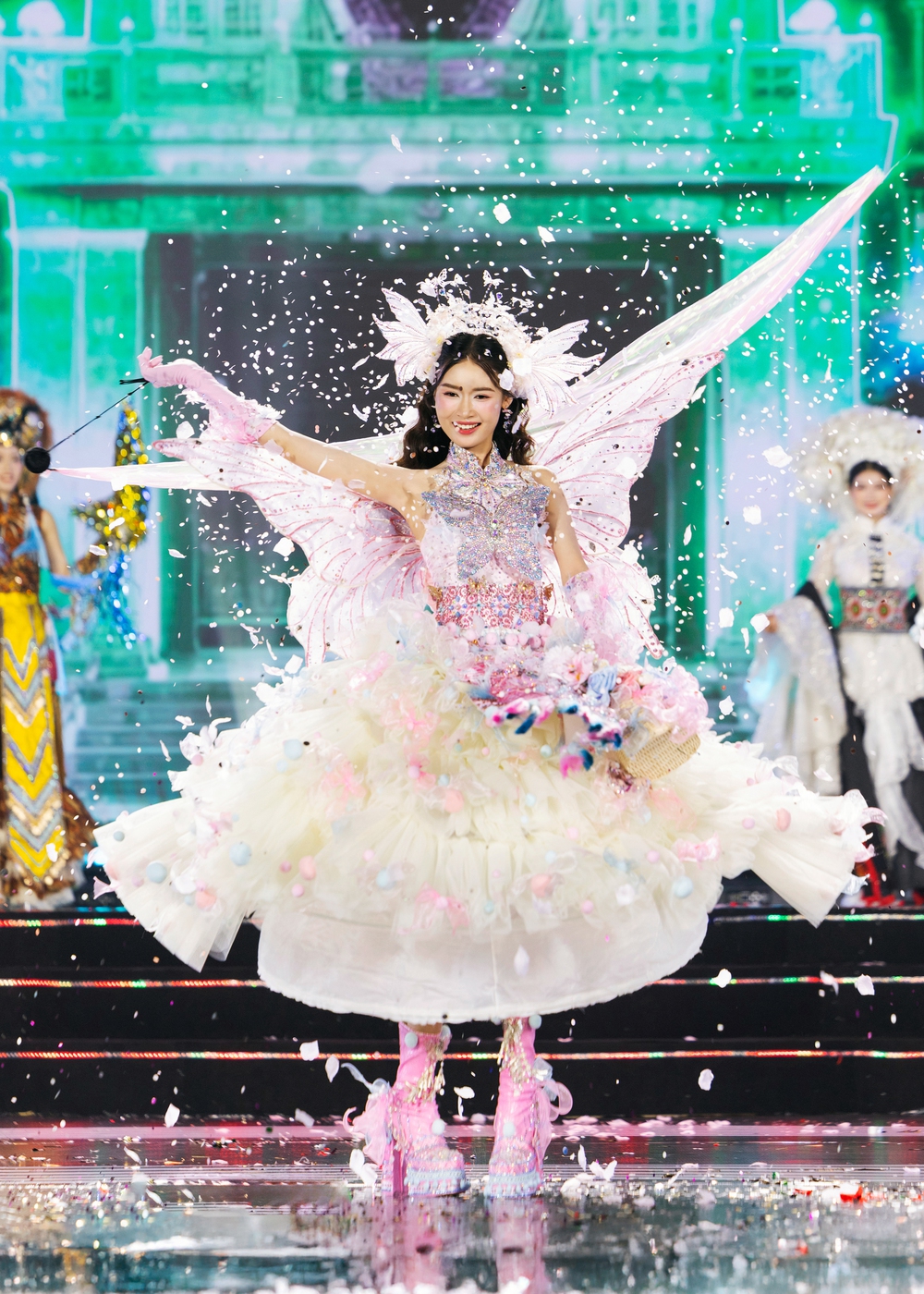 Loạt gương mặt sáng giá sau chung khảo Miss World Vietnam 2025 - Ảnh 4. Loạt gương mặt sáng giá sau chung khảo Miss World Vietnam 2025 - Ảnh 4.