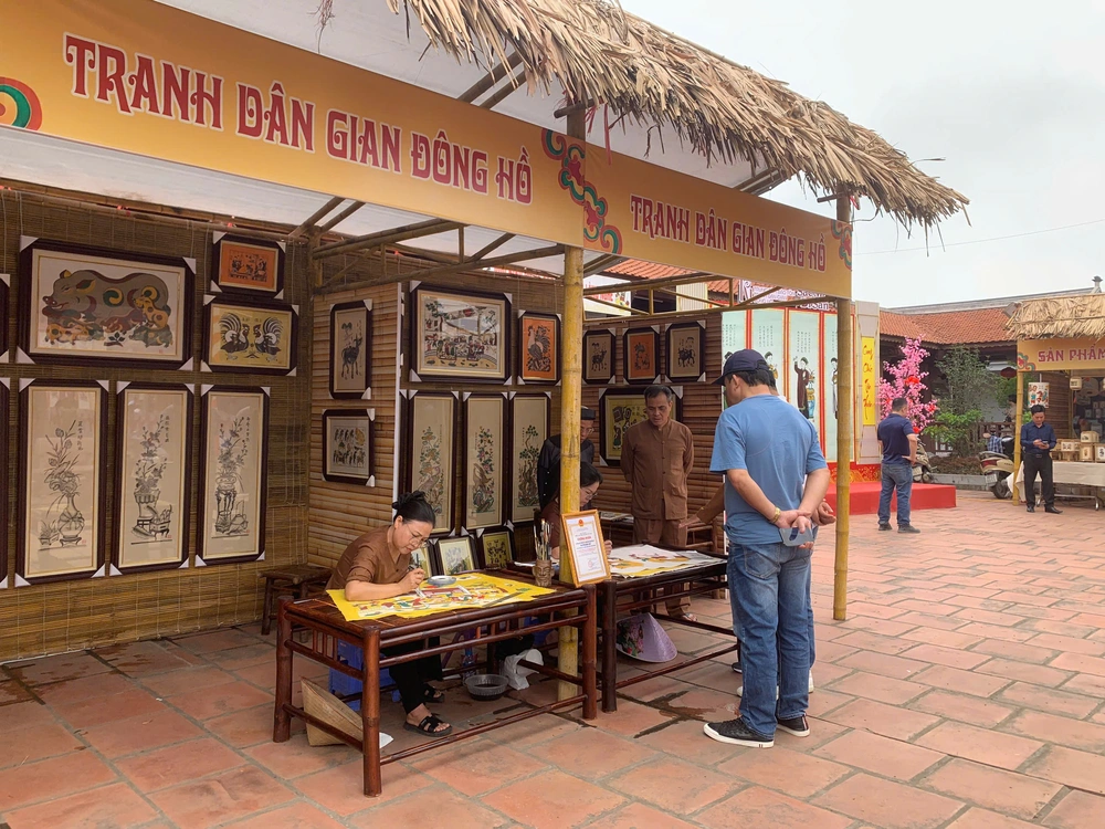 Tái hiện chợ tranh Đông Hồ truyền thống một thời - Ảnh 1. Tái hiện chợ tranh Đông Hồ truyền thống một thời - Ảnh 1.