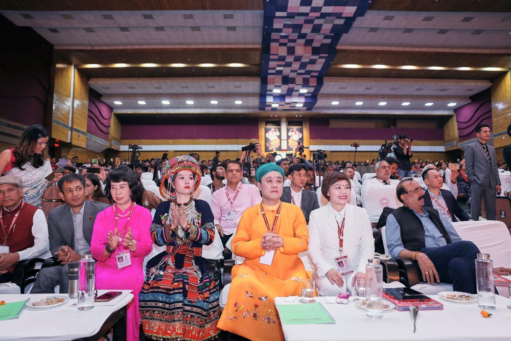 Nghệ sĩ Chu Bảo Quế và hành trình cùng Quan họ giành giải Xuất sắc tại LHP Quốc tế Haryana lần thứ 8 - Ảnh 4.