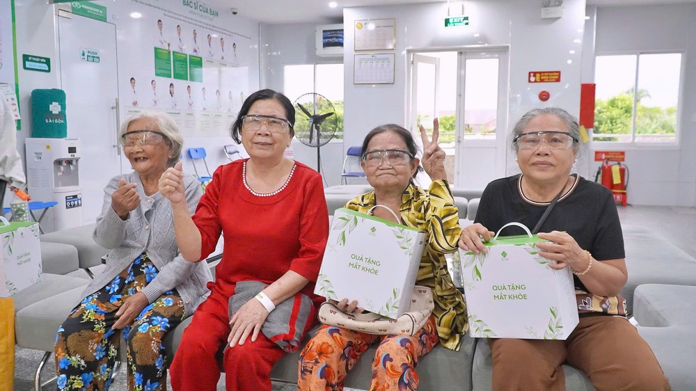 Triển khai phương pháp Phaco không dao - đột phá mới trong điều trị đục thủy tinh thể - Ảnh 1. Triển khai phương pháp Phaco không dao - đột phá mới trong điều trị đục thủy tinh thể - Ảnh 1.