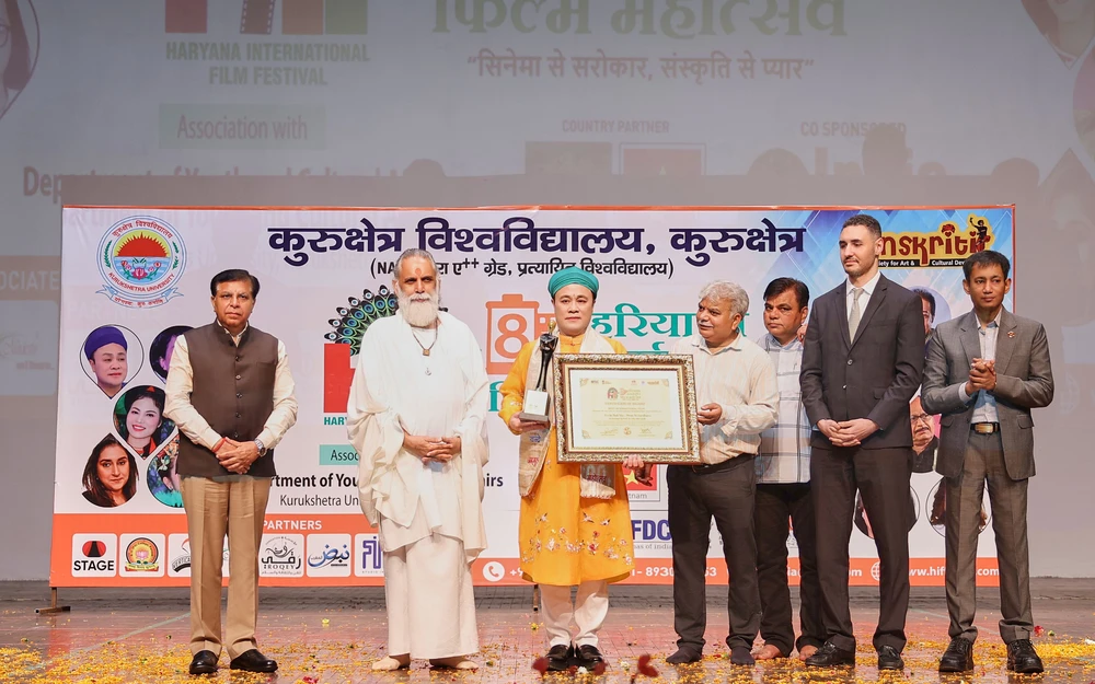 Nghệ sĩ Chu Bảo Quế và hành trình cùng Quan họ giành giải Xuất sắc tại LHP Quốc tế Haryana lần thứ 8 - Ảnh 2.