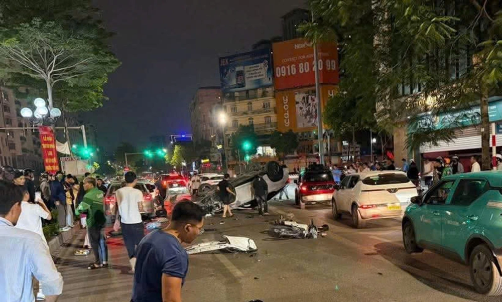 Xác định danh tính tài xế gây tai nạn liên hoàn tại phố Trung Kính (Hà Nội) - Ảnh 1. Xác định danh tính tài xế gây tai nạn liên hoàn tại phố Trung Kính (Hà Nội) - Ảnh 1.