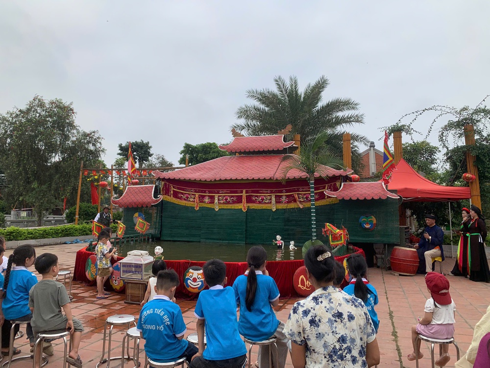 Tái hiện chợ tranh Đông Hồ truyền thống một thời - Ảnh 11. Tái hiện chợ tranh Đông Hồ truyền thống một thời - Ảnh 11.