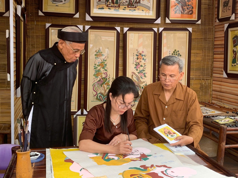 Tái hiện chợ tranh Đông Hồ truyền thống một thời - Ảnh 2. Tái hiện chợ tranh Đông Hồ truyền thống một thời - Ảnh 2.