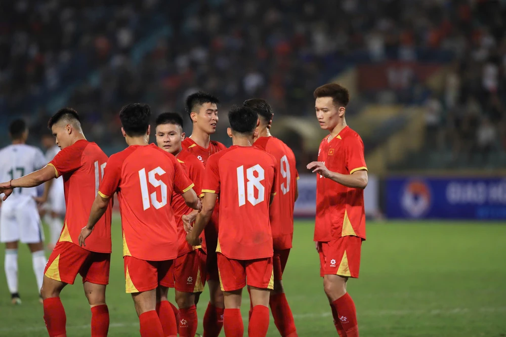 Tuyển Việt Nam chưa bị thử thách thực sự ở trận đấu với Bangladesh. Ảnh: Hoàng Linh Tuyển Việt Nam chưa bị thử thách thực sự ở trận đấu với Bangladesh. Ảnh: Hoàng Linh