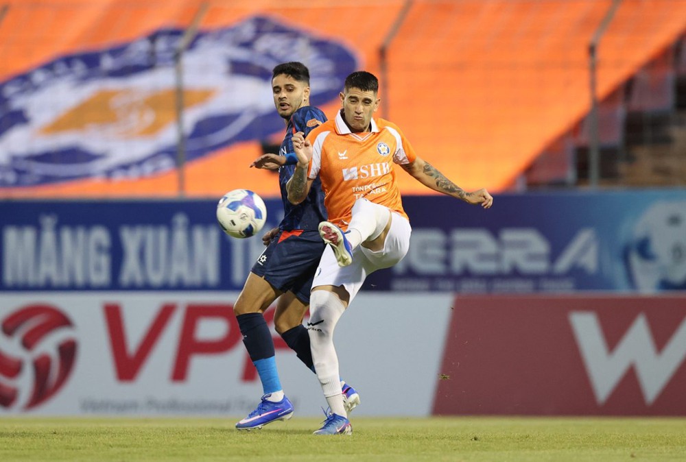 Tin nóng bóng đá Việt hôm nay 27/3: Đội tuyển Việt Nam tập nhẹ; CLB Ninh Bình hòa Nam Định - Ảnh 2.