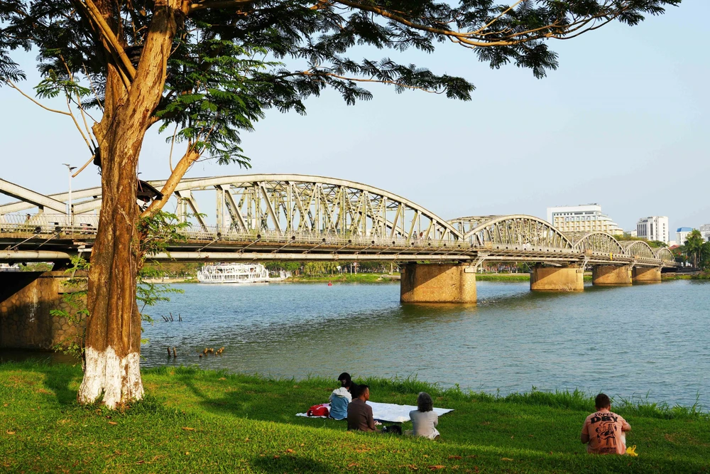 Huế: Xây dựng đô thị di sản vươn tầm khu vực - Ảnh 2. Huế: Xây dựng đô thị di sản vươn tầm khu vực - Ảnh 2.