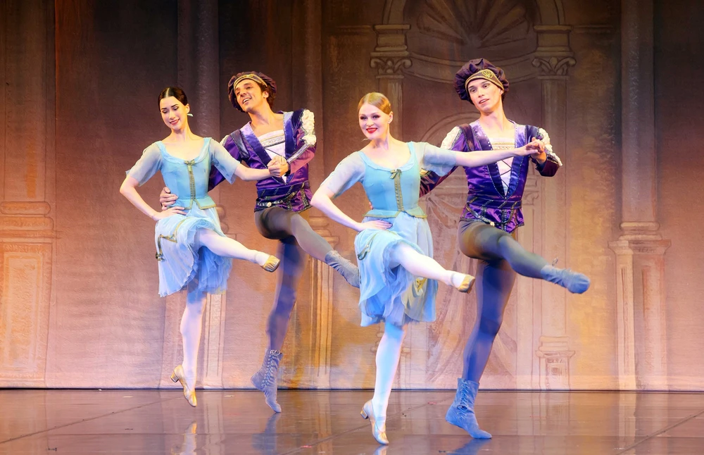 Nghệ sĩ Nga biểu diễn kiệt tác ballet kinh điển - Ảnh 6.