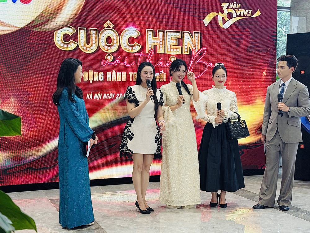 Tùng Dương thử sức catwalk, dàn "mỹ nhân" màn ảnh hóa ban nhạc công chúa trong 'Cuộc hẹn với tháng ba' - Ảnh 1. Tùng Dương thử sức catwalk, dàn "mỹ nhân" màn ảnh hóa ban nhạc công chúa trong 'Cuộc hẹn với tháng ba' - Ảnh 1.