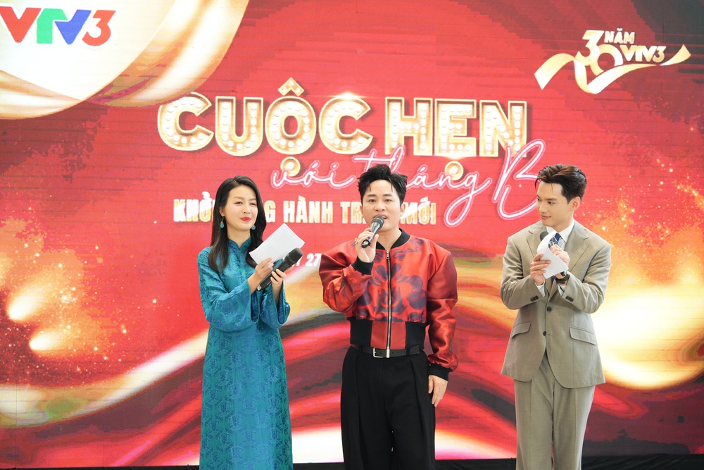 Tùng Dương thử sức catwalk, dàn "mỹ nhân" màn ảnh hóa ban nhạc công chúa trong 'Cuộc hẹn với tháng Ba' - Ảnh 2. Tùng Dương thử sức catwalk, dàn "mỹ nhân" màn ảnh hóa ban nhạc công chúa trong 'Cuộc hẹn với tháng Ba' - Ảnh 2.