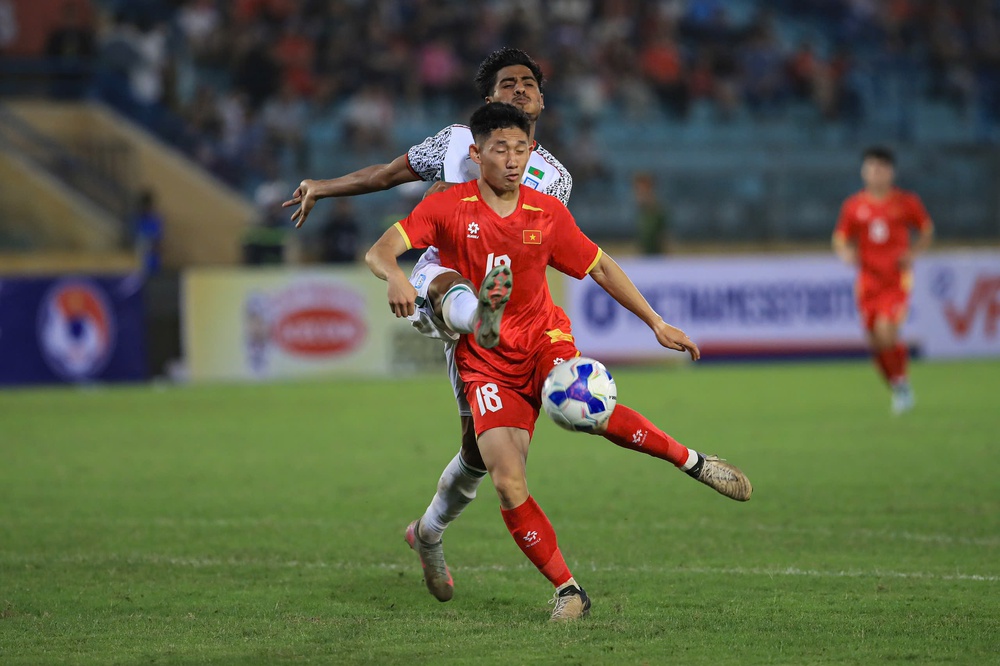 Đội tuyển Việt Nam vẫn còn "vết gợn" sau chiến thắng đậm Bangladesh - Ảnh 1.