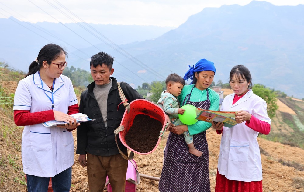 Đưa tinh thần Hội nghị Trung ương 2 vào cuộc sống từ nơi vùng cao, biên giới - Ảnh 2.