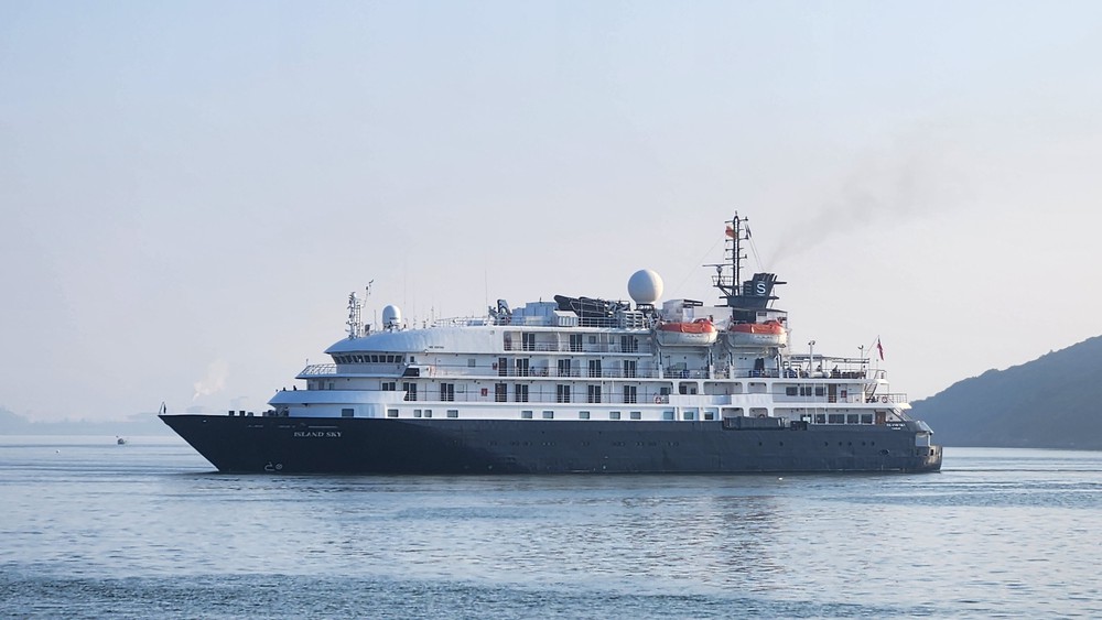 Đón tàu du lịch quốc tế cao cấp cập cảng Quy Nhơn - Ảnh 1.