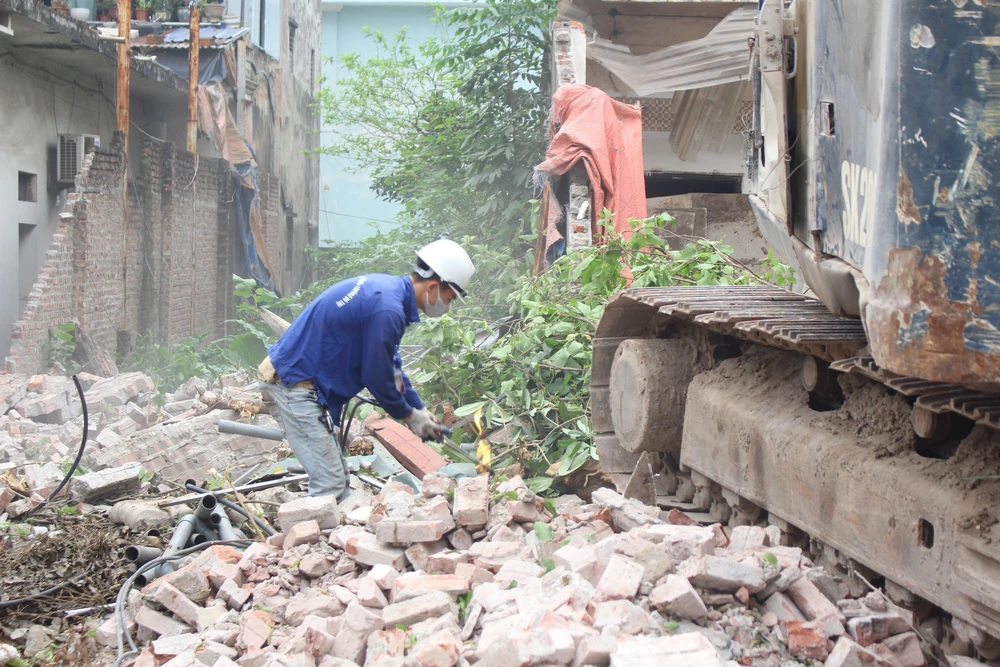 Hà Nội: Cưỡng chế thu hồi đất thực hiện dự án xây dựng đường Tam Trinh - Ảnh 10. Hà Nội: Cưỡng chế thu hồi đất thực hiện dự án xây dựng đường Tam Trinh - Ảnh 10.