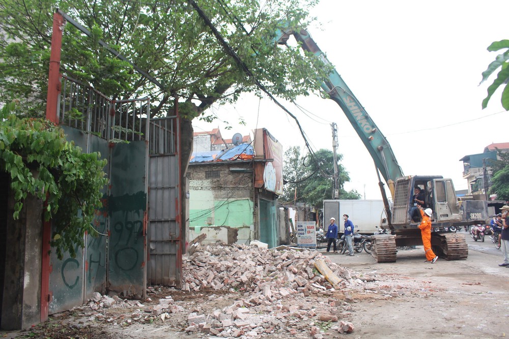 Hà Nội: Cưỡng chế thu hồi đất thực hiện dự án xây dựng đường Tam Trinh - Ảnh 9. Hà Nội: Cưỡng chế thu hồi đất thực hiện dự án xây dựng đường Tam Trinh - Ảnh 9.
