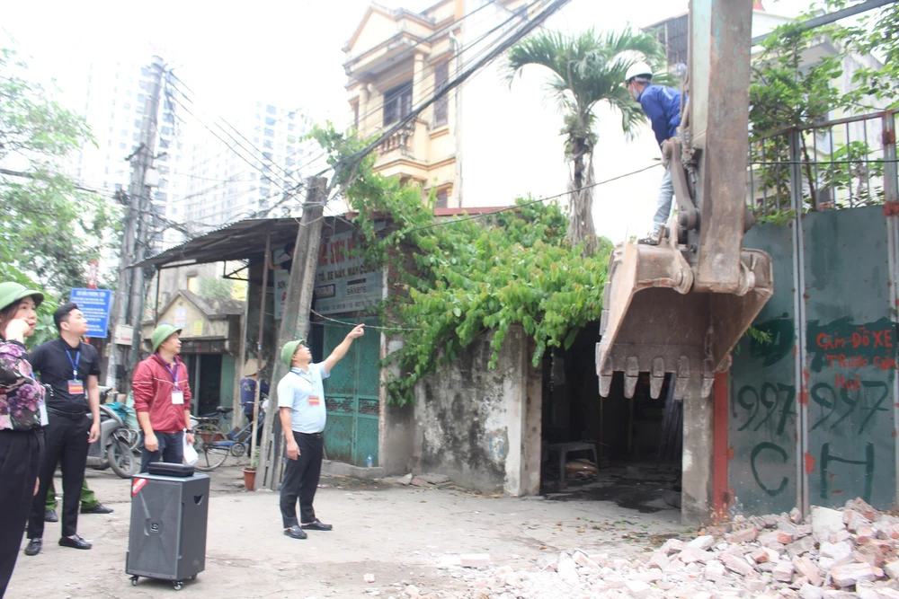 Hà Nội: Cưỡng chế thu hồi đất thực hiện dự án xây dựng đường Tam Trinh - Ảnh 2. Hà Nội: Cưỡng chế thu hồi đất thực hiện dự án xây dựng đường Tam Trinh - Ảnh 2.