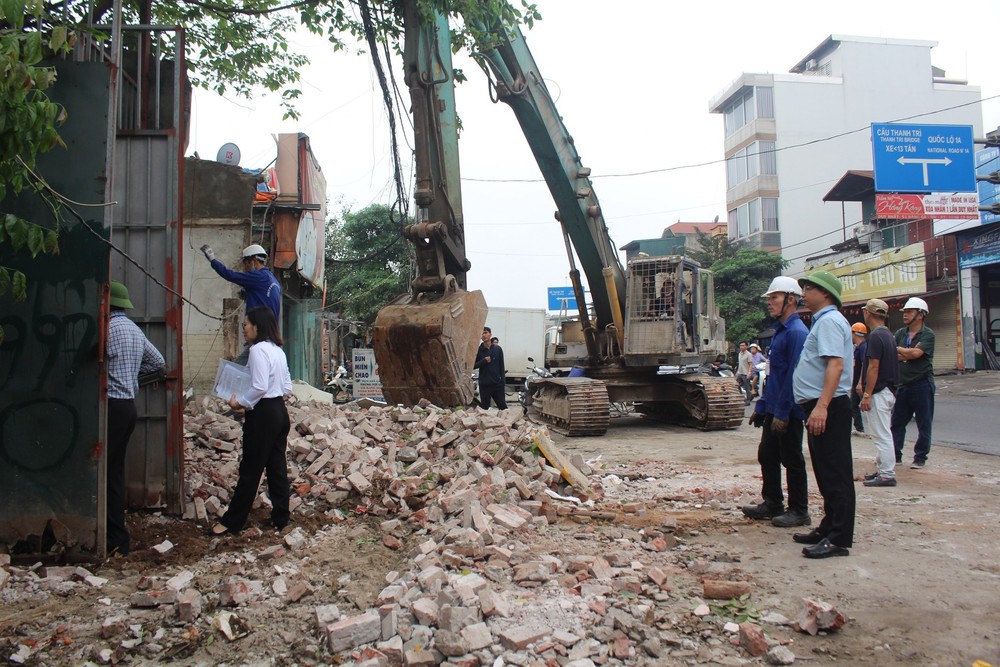 Hà Nội: Cưỡng chế thu hồi đất thực hiện dự án xây dựng đường Tam Trinh - Ảnh 5. Hà Nội: Cưỡng chế thu hồi đất thực hiện dự án xây dựng đường Tam Trinh - Ảnh 5.