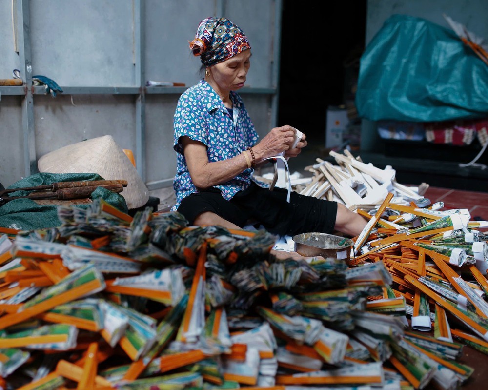 Làng quạt Chàng Sơn, nỗ lực gìn giữ nghề truyền thống - Ảnh 10.