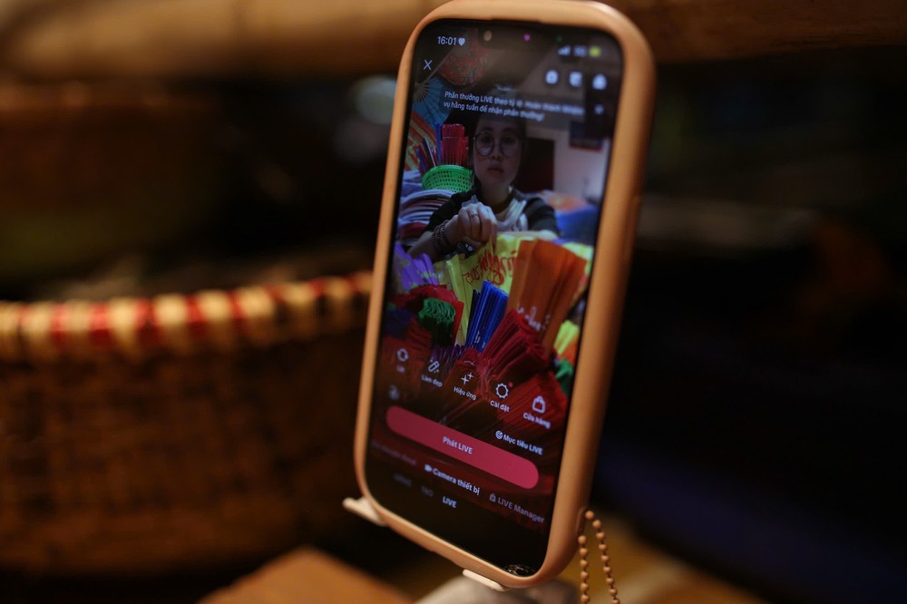 Làng quạt Chàng Sơn, nỗ lực gìn giữ nghề truyền thống - Ảnh 11.