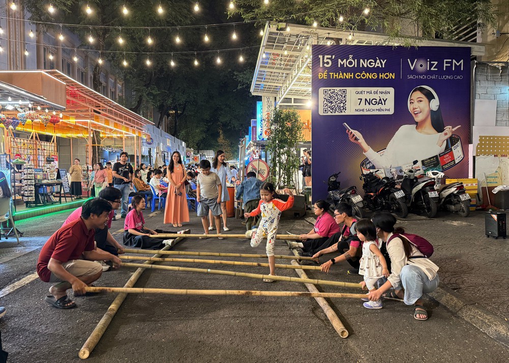 Sôi động Ngày hội Sách và Văn hóa đêm tại Thành phố Hồ Chí Minh - Ảnh 2.