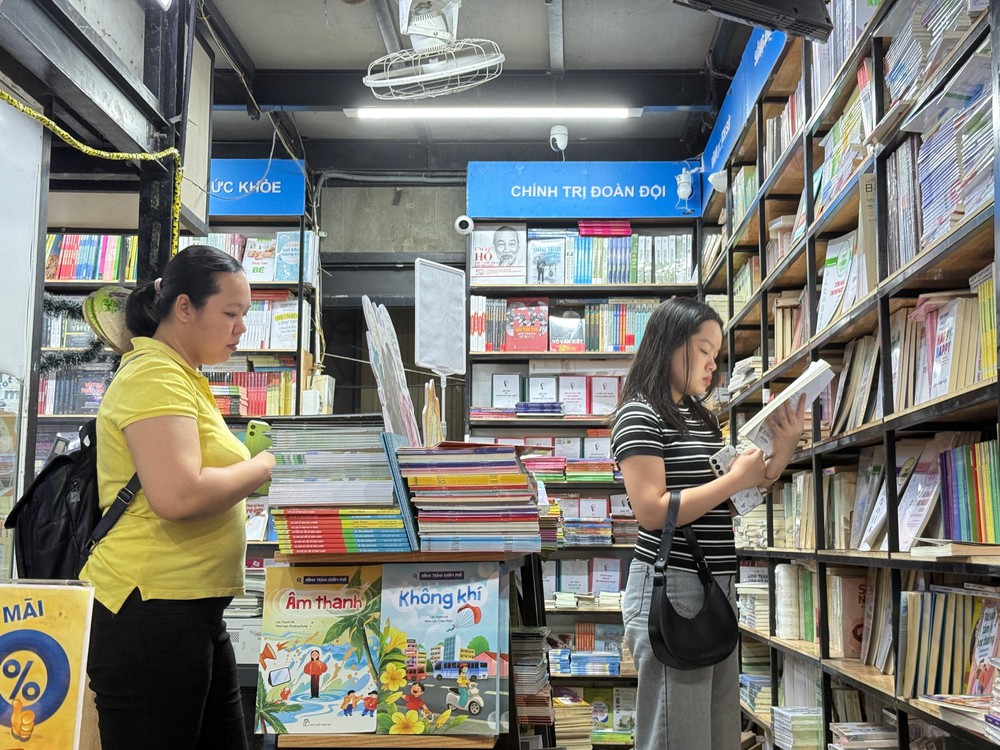 Sôi động Ngày hội Sách và Văn hóa đêm tại Thành phố Hồ Chí Minh - Ảnh 1.