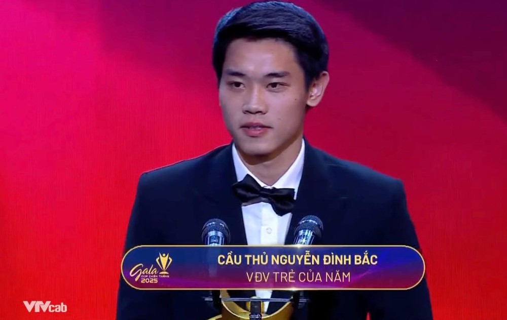 Bộ sưu tập danh hiệu cá nhân 'khủng' của Đình Bắc - Ảnh 3. Bộ sưu tập danh hiệu cá nhân 'khủng' của Đình Bắc - Ảnh 3.