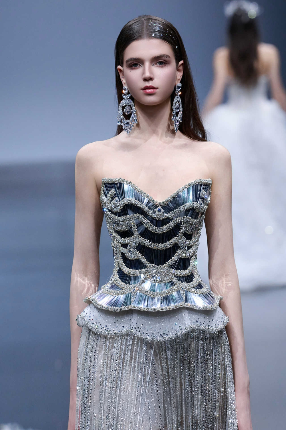 Linh Nga Couture giới thiệu BST Xuân Hè 2026 mang tên Azure Reverie tại Thượng Hải - Ảnh 3. Linh Nga Couture giới thiệu BST Xuân Hè 2026 mang tên Azure Reverie tại Thượng Hải - Ảnh 3.