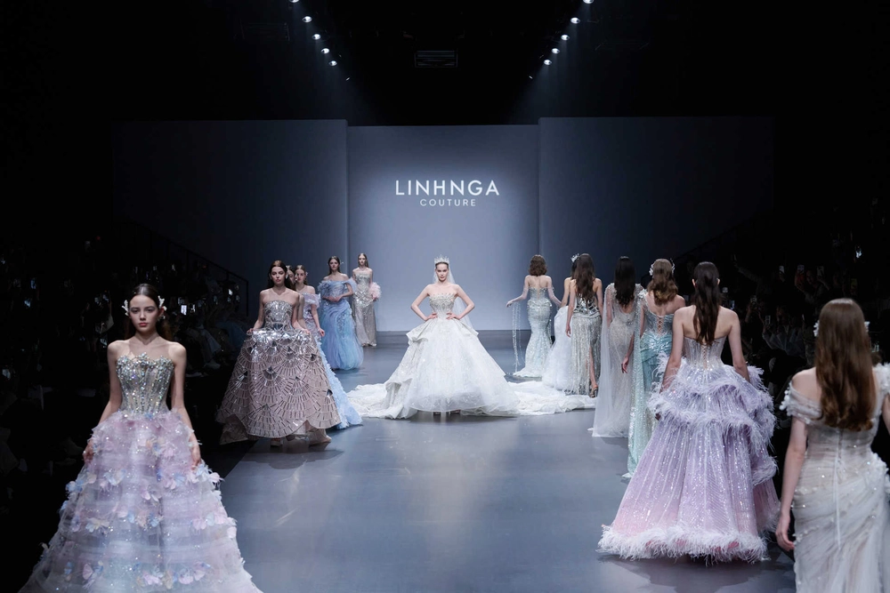 Linh Nga Couture giới thiệu BST Xuân Hè 2026 mang tên Azure Reverie tại Thượng Hải - Ảnh 4. Linh Nga Couture giới thiệu BST Xuân Hè 2026 mang tên Azure Reverie tại Thượng Hải - Ảnh 4.