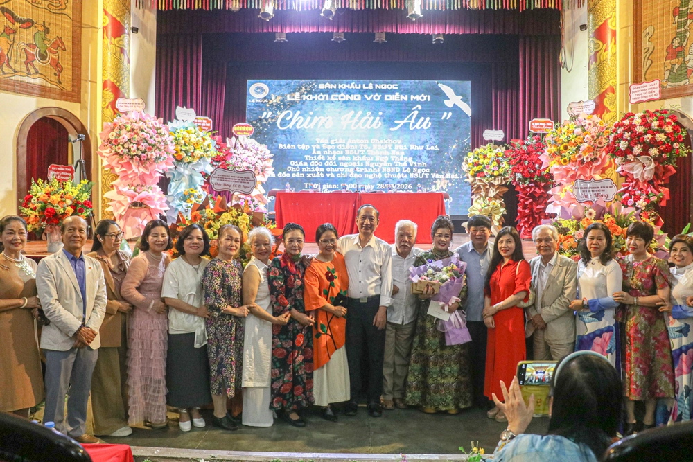 Sân khấu Lệ Ngọc khởi công vở diễn mới “Chim Hải Âu” - Ảnh 2. Sân khấu Lệ Ngọc khởi công vở diễn mới “Chim Hải Âu” - Ảnh 2.