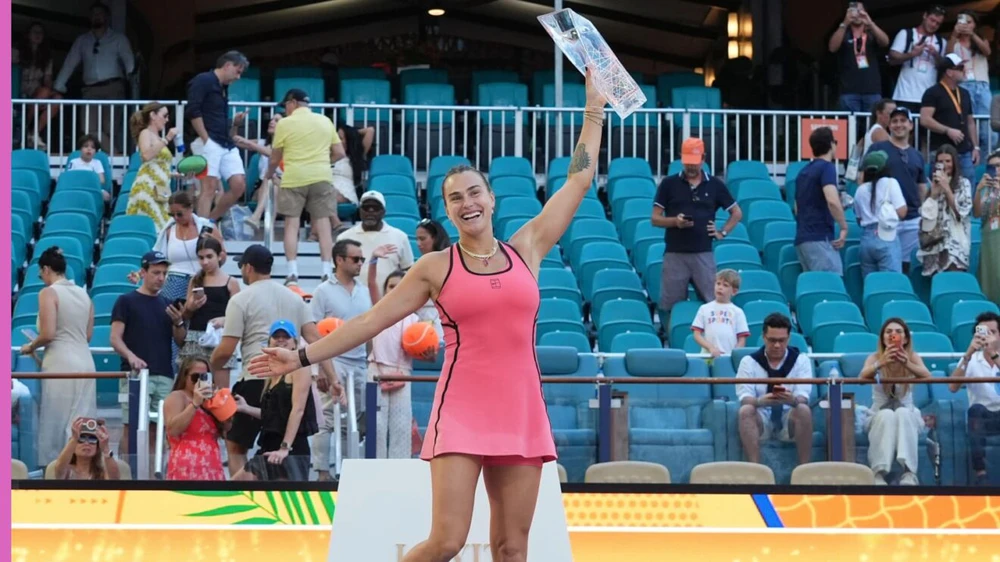 Hạ niềm hy vọng chủ nhà, Sabalenka bảo vệ thành công ngôi vô địch Miami Open, lập kỳ tích đặc biệt - Ảnh 1.