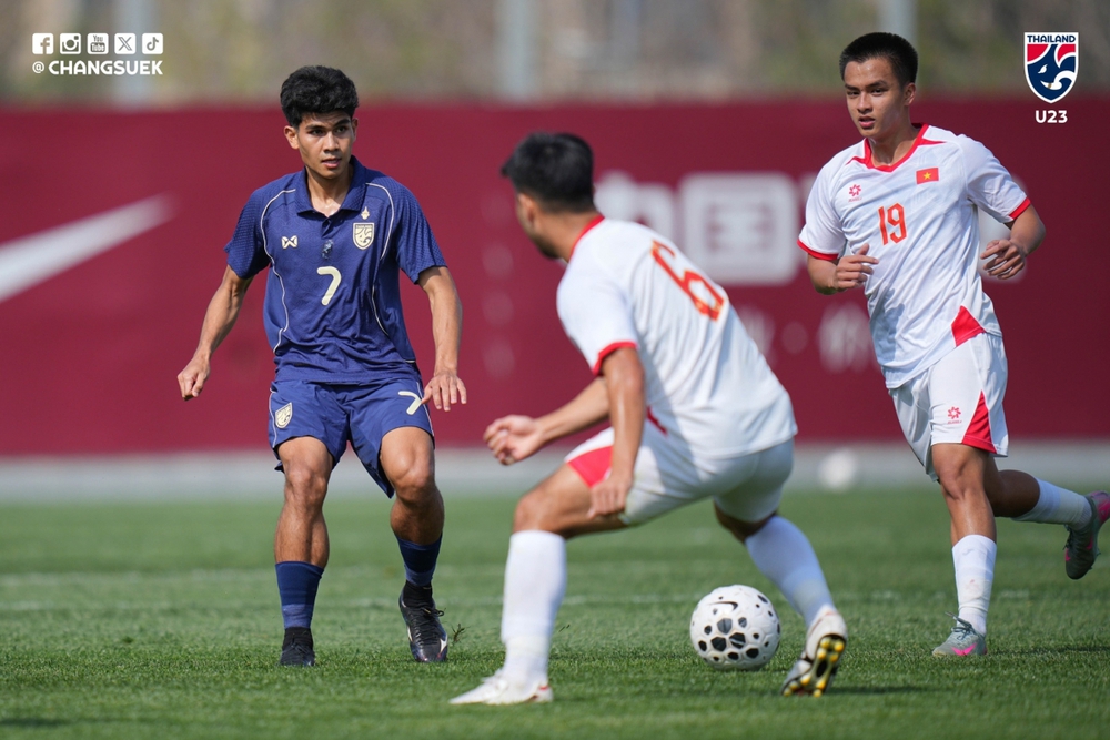 TRỰC TIẾP bóng đá Việt Nam vs Thái Lan 14h hôm nay: Thái Lan dẫn trước - Ảnh 2.