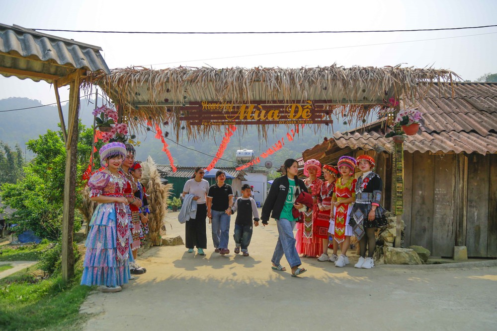 Khánh thành bản văn hóa du lịch cộng đồng trên Đèo Pha Đin - Ảnh 3. Khánh thành bản văn hóa du lịch cộng đồng trên Đèo Pha Đin - Ảnh 3.