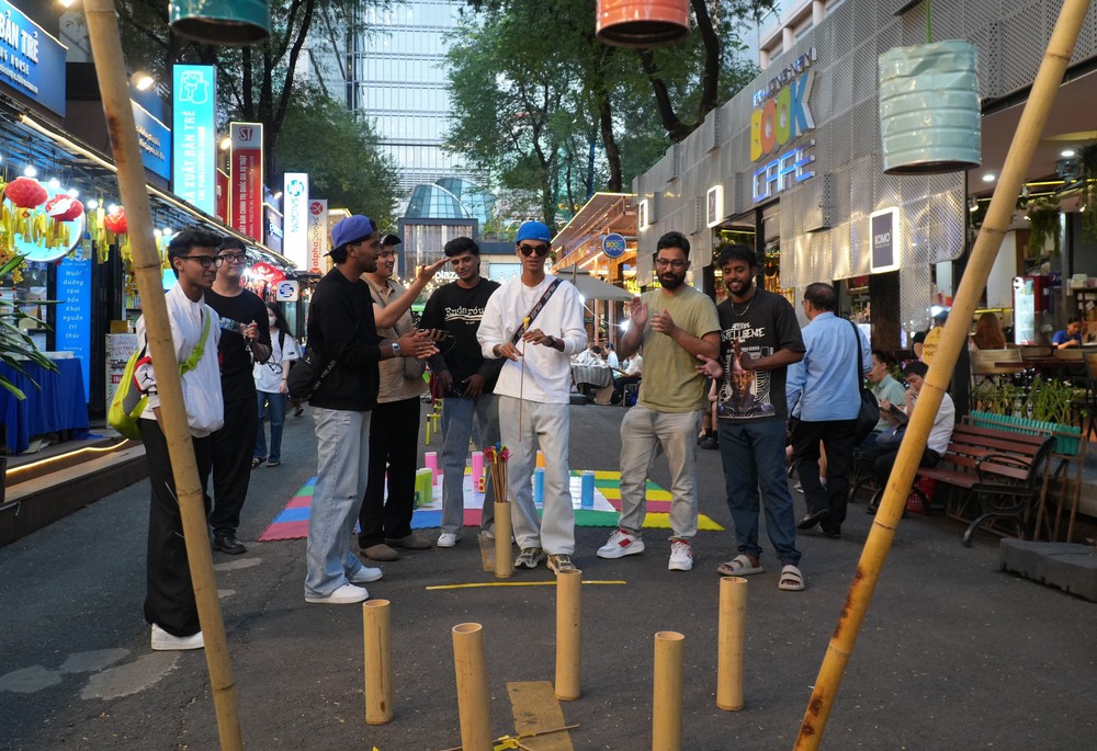 Sôi động Ngày hội Sách và Văn hóa đêm tại Thành phố Hồ Chí Minh - Ảnh 9.