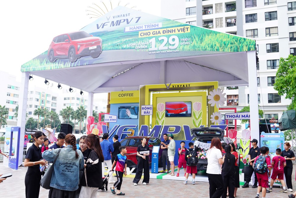 Khách hàng Hà Nội trải nghiệm VF MPV 7: Hợp làm xe gia đình, rộng rãi, vận hành êm ái - Ảnh 1.