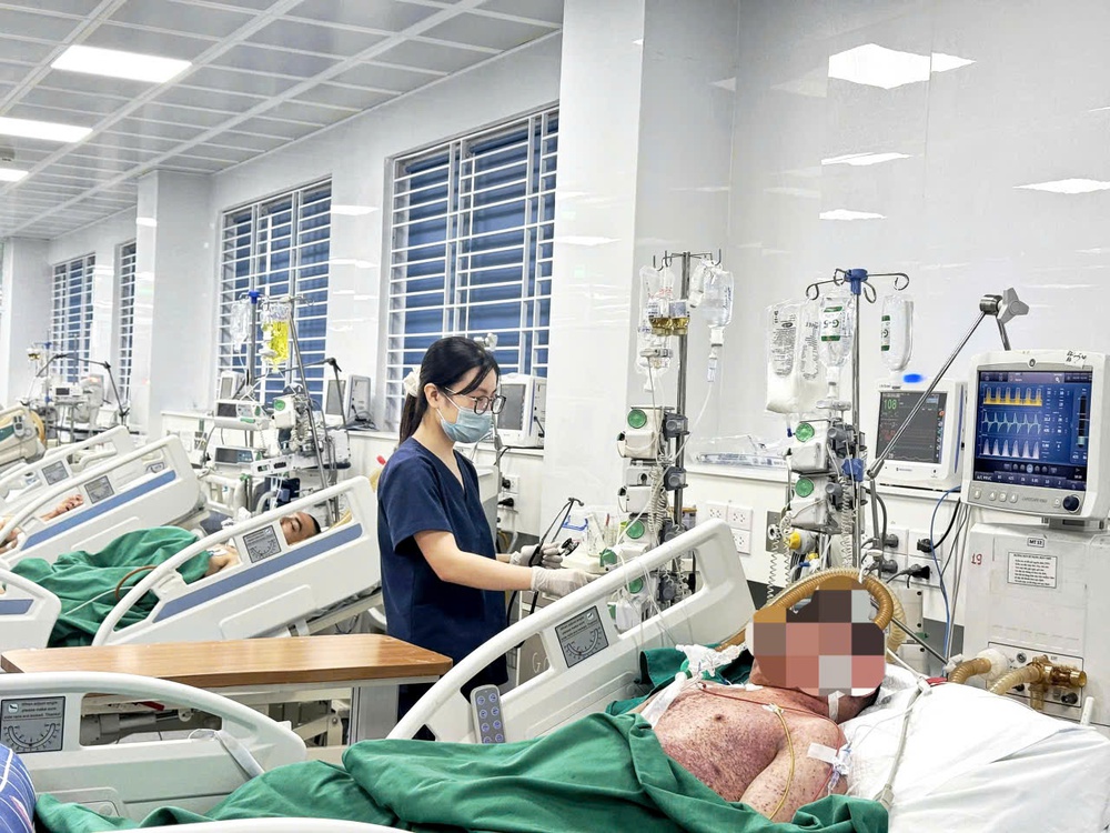 Thuỷ đậu ở người lớn: Khi căn bệnh “lành tính” đối mặt với hàng loạt biến chứng nguy hiểm - Ảnh 2.