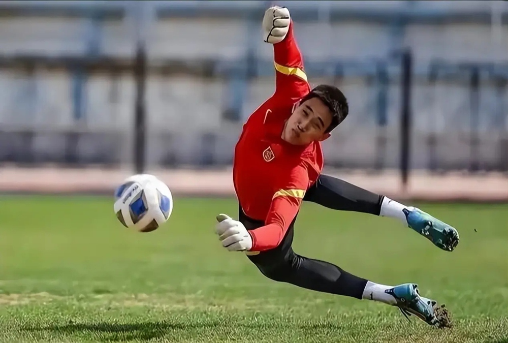 Tin nóng thể thao tối 29/3: U23 Việt Nam khả năng đối mặt thủ môn cao 2m của tuyển trẻ Trung Quốc - Ảnh 1.