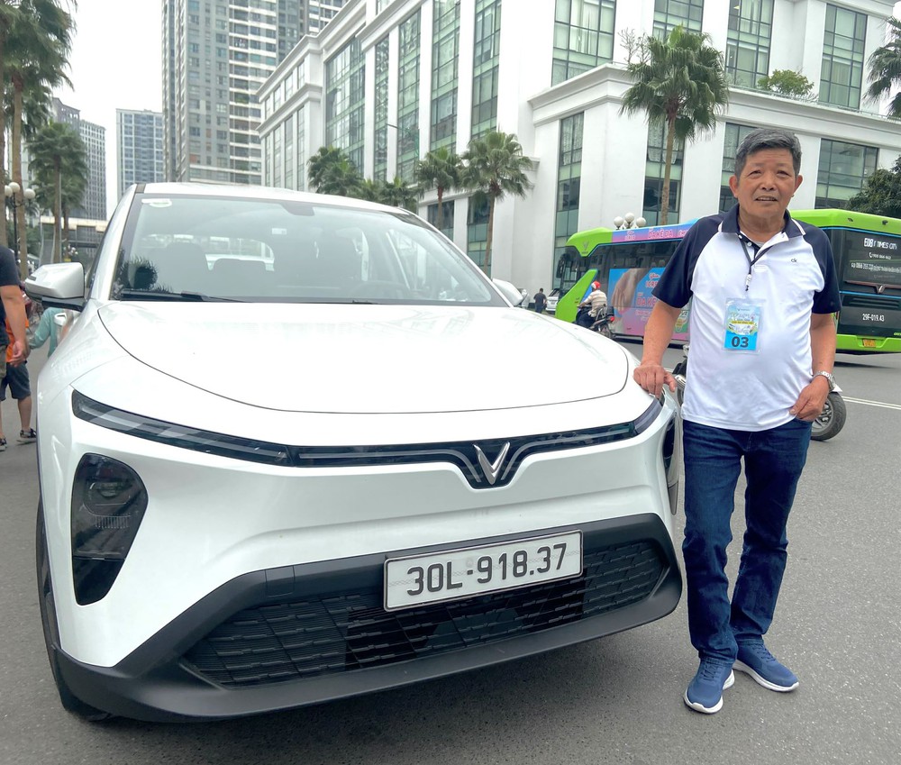 Khách hàng Hà Nội trải nghiệm VF MPV 7: Hợp làm xe gia đình, rộng rãi, vận hành êm ái - Ảnh 4.