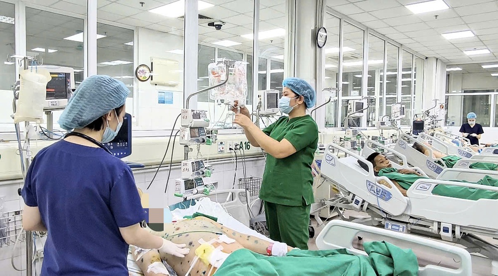 Thuỷ đậu ở người lớn: Khi căn bệnh “lành tính” đối mặt với hàng loạt biến chứng nguy hiểm - Ảnh 1.