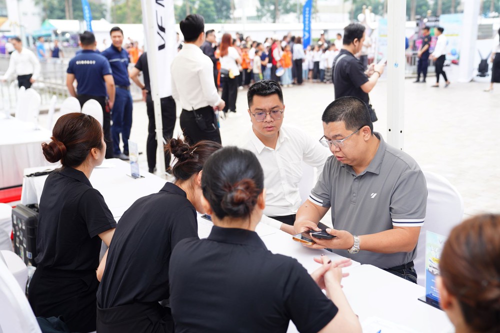 Khách hàng Hà Nội trải nghiệm VF MPV 7: Hợp làm xe gia đình, rộng rãi, vận hành êm ái - Ảnh 6.