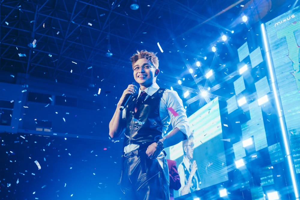 Showcase J-UNZIP của Jun Phạm: Tri ân người hâm mộ và lan tỏa tinh thần sống đẹp - Ảnh 3.