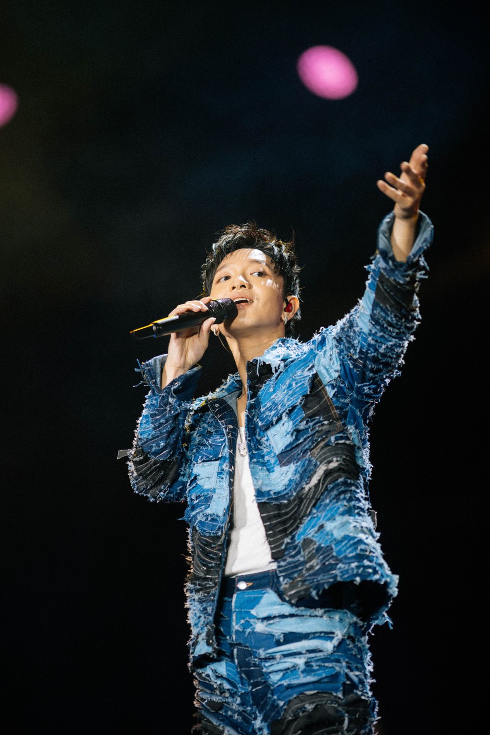 Hoàng Dũng trình diễn liên tục 3 tiếng trong concert quy mô nhất sự nghiệp - Ảnh 2.