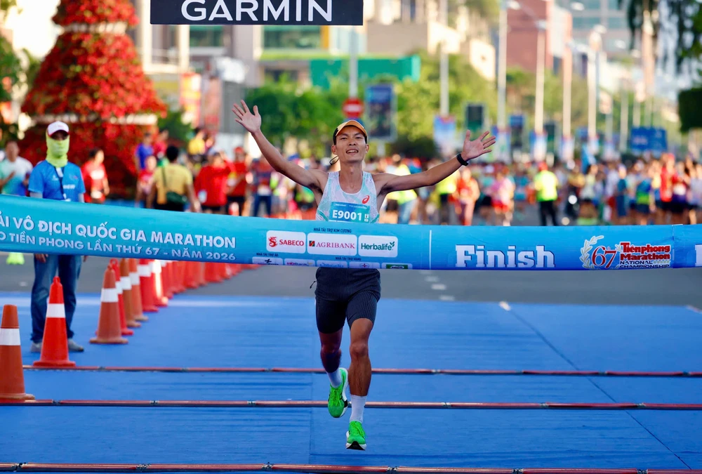 Hoàng Nguyên Thanh vô địch Tiền Phong Marathon 2026