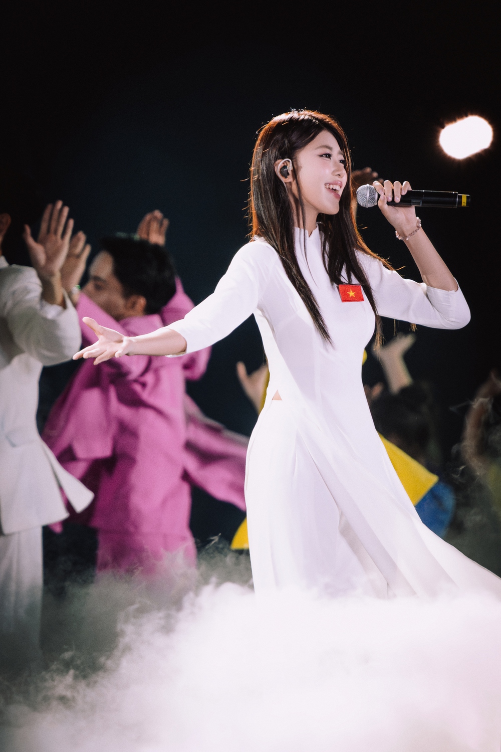 PiaLinh - gương mặt quen thuộc của chương trình trên Đài truyền hình Việt Nam - Ảnh 2.