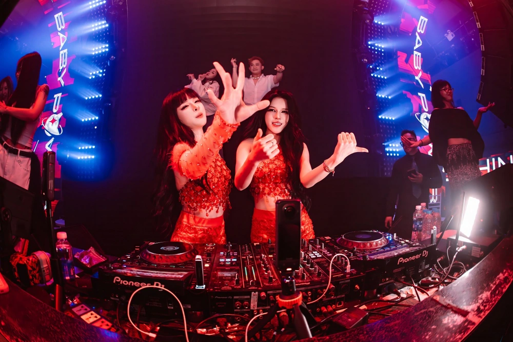 Baby Power ra mắt nhóm nhạc DJ gồm hai thành viên - Ảnh 3.