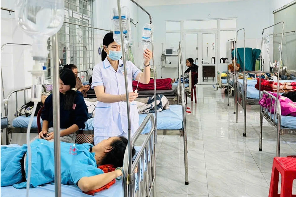 Sức khỏe 39 bệnh nhân ở Đắk Lắk nghi ngộ độc thực phẩm đã ổn định - Ảnh 1.