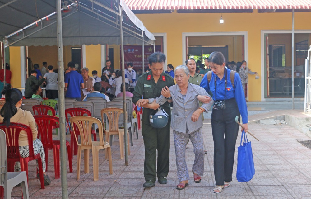 Khơi dậy khát vọng cống hiến của tuổi trẻ nơi tiền tiêu Tổ quốc - Ảnh 15.