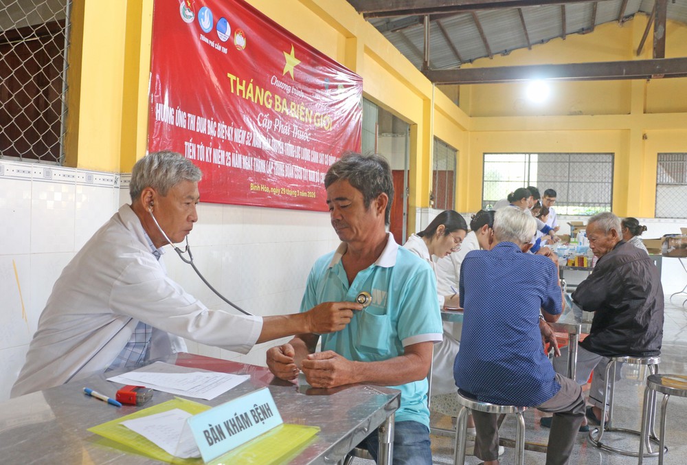 Khơi dậy khát vọng cống hiến của tuổi trẻ nơi tiền tiêu Tổ quốc - Ảnh 12.