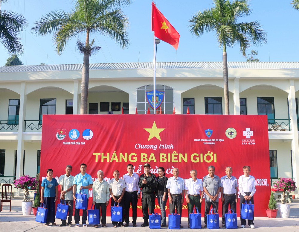 Khơi dậy khát vọng cống hiến của tuổi trẻ nơi tiền tiêu Tổ quốc - Ảnh 11.